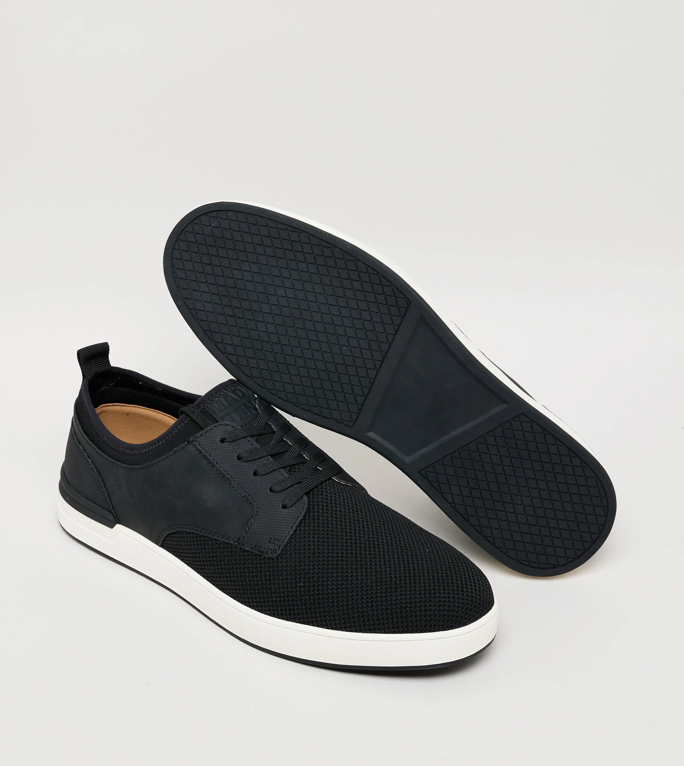 MDOLLEN BLACK SNEAKERS - Image 4
