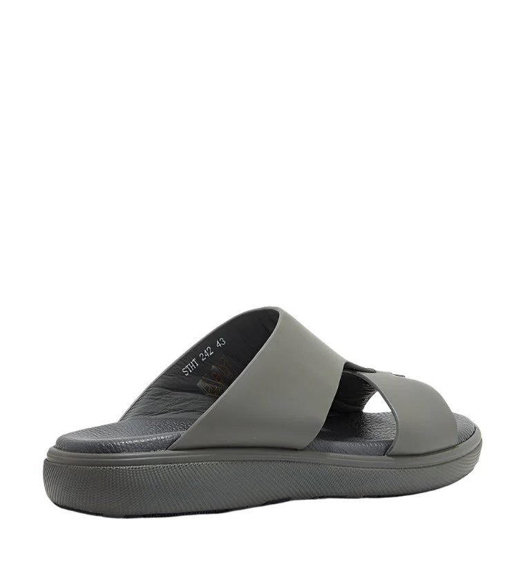 Riyal Men's Grey Arabic Sandals - Image 3