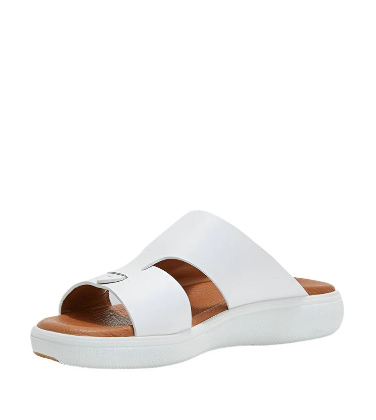 Riyal Men's White Arabic Sandals - Image 5